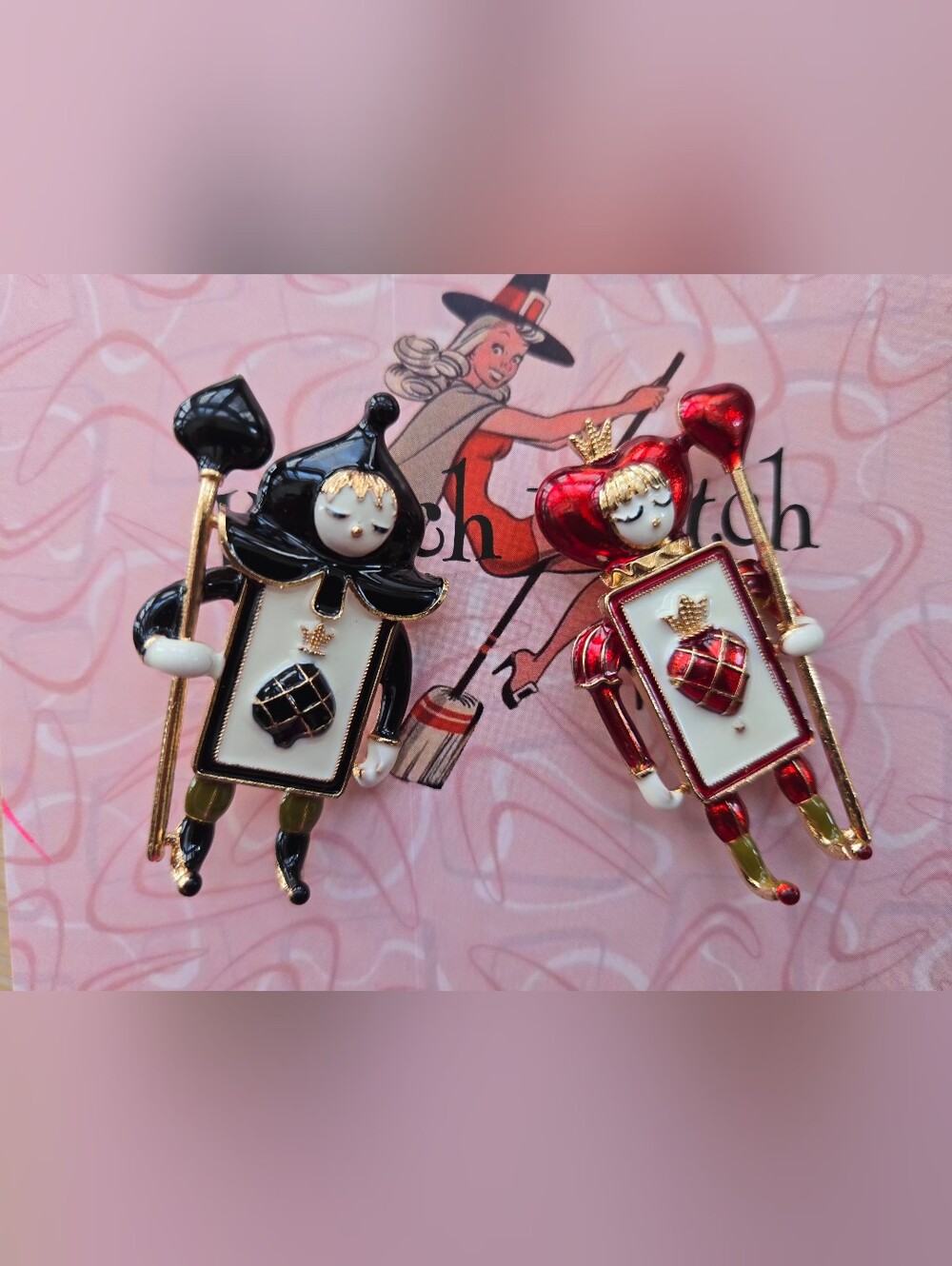 🃏♥️ Queen Of Heart's Guards Vintage Insp. Retro Novelty Brooch Set - NEW